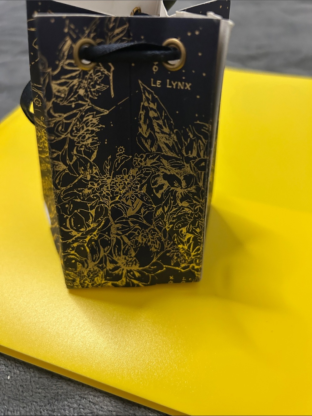 Dior gift bag. - Picture 2 of 6